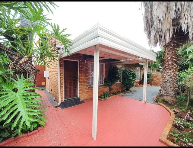 3 BEDROOM TOWNHOUSE FOR SALE IN HESTEAPARK